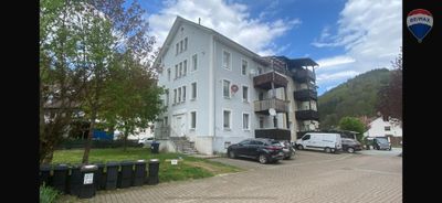 5 vermietete
Wohnungen mit
je einem Stellplatz!