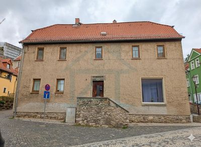 Geräumiges Einfamilienhaus mit Einliegerwohnung und Scheune in Ranis