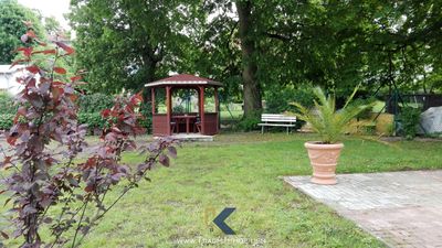 Wohnen im stilvollen Ambiente! 2 Zi.-Whg. in Villa mit EBK, Garten und PKW-Stellpl.