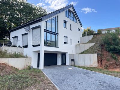 Erstbezug:Maisonette-Wohnung mit Garten, Terrasse & eigener PV-Anlage – 107 m² Wohlfühlfläche in Beckingen-Reimsbach
