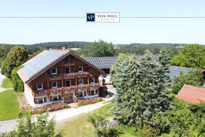 Eindrucksvoller Landsitz mit malerischem Panorama und
reichlich Raum zur Entfaltung