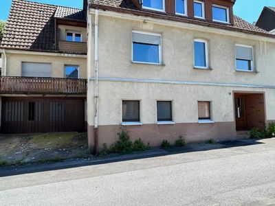 Handwerkerhaus mit 2 Wohneinheiten in Warstein zu verkaufen.