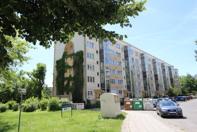 Schöne 2-Raumwohnung mit Aufzug und Balkon mit Blick ins Grüne.