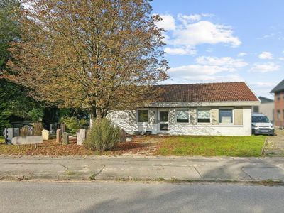 Viel Platz zum Wohnen und Arbeiten in Bad Segeberger Gewerbegebiet