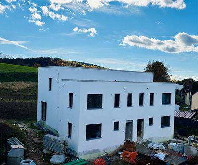 Moderne Neubau-DHH !!
Incl. PV-Anlage und Speicher !