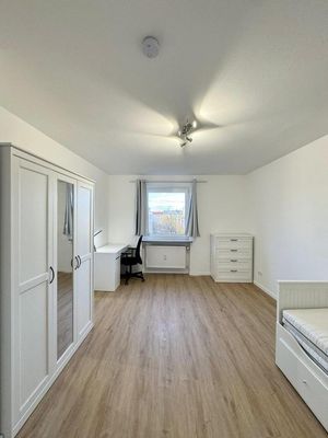 WG: Liebevoll eingerichtetes, ruhiges WG-Zimmer in Milbertshofen