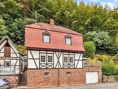 Hochwertig saniertes Einfamilienhaus mit schönem Garten in Randlage von Elmstein