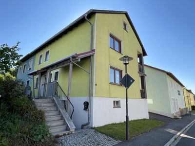 Doppelhaushälfte mit großer Scheune und Garten