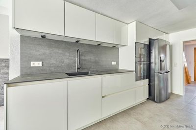 Schönbrunn: Teilrenoviertes Einfamilienhaus mit Scheune in ruhiger Lage