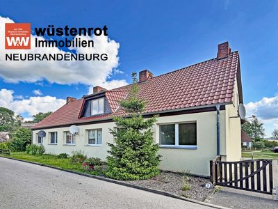 EIN HAUS FREI UND DIE IDEALE ALTERSVORSORGE: DREI REIHENHÄUSER AUF GROSSEM GRUNDSTÜCK NAHE DER PEENE