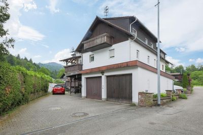 Attraktives Mehrfamilienhaus mit drei Wohneinheiten in ruhiger Lage von Baden-Baden