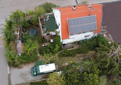 Energetisch saniertes Haus mit Garten und Garage