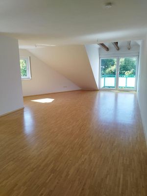 Sonnenverwöhnte 3-Zimmer DG-Wohnung in ruhiger Lage in Dreieich-Dreieichenhain