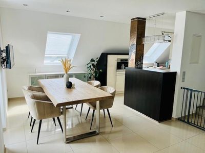 Exklusive, neuwertige DG-Maisonette Wohnung mit Weitblick am Fuße des Killesbergs