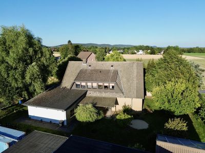 Familien(t)raum mit Perspektive – Zweifamilienhaus auf großem Grundstück mit Ausbauoption