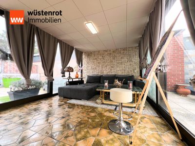 Penthouse mit 5 Zimmern, Wintergarten, zwei großen Dachterrassen und Garage in ruhiger Feldrandlage