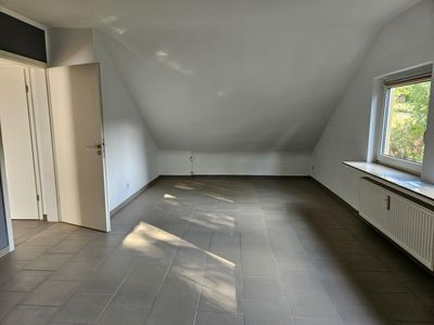Moderne Dachgeschosswohnung in ruhiger Lage