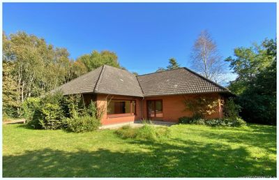 Komfortabler Winkelbungalow mit Sanierungsstau auf großem Gartengrundstück wenige Minuten zur Stadt!