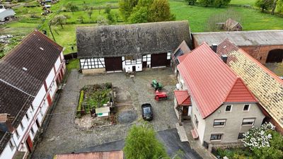 Teilweise denkmalgeschützter 3-Seitenhof in Zwenkau mit viel Potential zu verkaufen