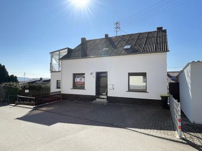 Einfamilienhaus mit schönem Garten – ruhig gelegen mit Stellplatz