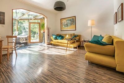 2-Zimmerwohnung mit 103 qm, Wintergarten, Terrasse, Gartensauna + Pool, Bad/Wc, Küche, Wlan, TV, Waschmaschine, Trockner und Parkplatz