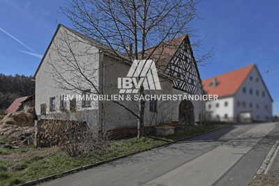 Denkmalgeschütztes Bauernhaus mit Sanierungs-Planung und §7-Abschreibung