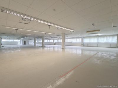 HELLE HALLENFLÄCHEN, VIELSEITIG NUTZBAR, LAGER / FITNESSSTUDIO / Laden & Verkauf / PRODUKTION / BÜRO