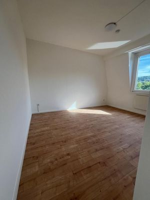 ✨Helle 4-Zimmer-Dachgeschosswohnung mit hohen Decken 🌇 gut angebunden & zentral in Sonnborn