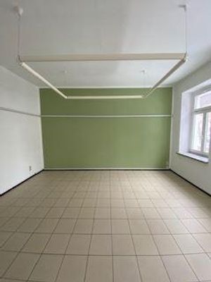 Großzügige 4-Zimmer Büroeinheit mit Fliesen und Fußbodenheizung in ruhiger Lage!