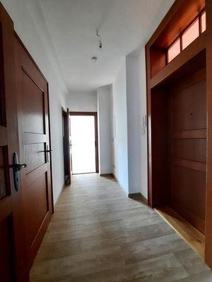 Energetisch sanierte 2-Zimmerwohnung mit Wanne, Abstellraum und Bodenkammer