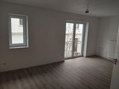 2 Zimmerwohnung, Küche, Bad und Flur, ca 58m2 Teilmöbliert.