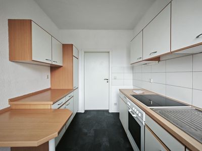 ZWEI ZIMMER mit EINBAUKÜCHE
