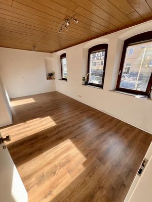 Helle 3-Zimmer-Wohnung mit Einbauküche und Garten im Zentrum von Neustadt Aisch