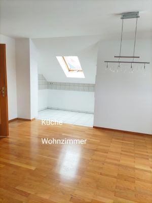 Zentrale, helle 2-Zimmer-DG Wohnung mit Blick ins Grüne in Arnstorf, 75qm sofort