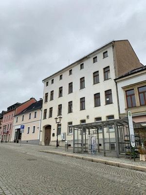 Sanierungsbedürftiges Wohn- und Geschäftshaus in bester Lage Treuens!