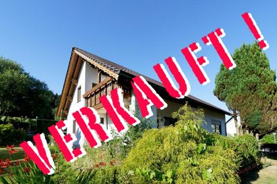 Top - Preis !
Ein- / Zweifamilienhaus mit
dualem Heizsystem (Öl & Holz)