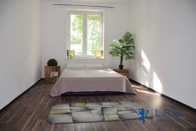 Sofort Einziehen und wohlfühlen, wunderschöne drei Raum Wohnung mit Balkon und EBK