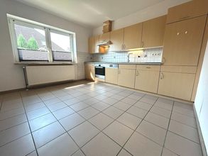 Küche mit Einbaugeräten für kulinarisches Kochen