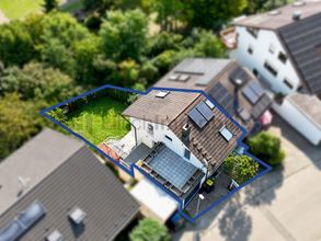 Drohnenaufnahme vor dem Haus