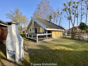 Haus mit Garten (Weitwinkel)