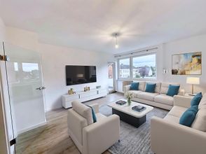 Wohnzimmer möbliert