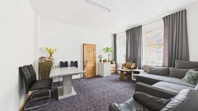 Schlafzimmer 1