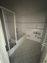 Bad mit Wanne u. Dusche