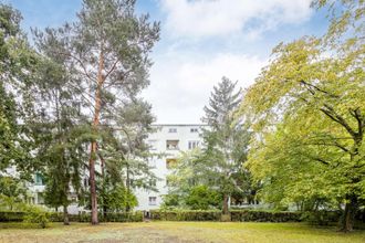 Hausansicht aus dem Park