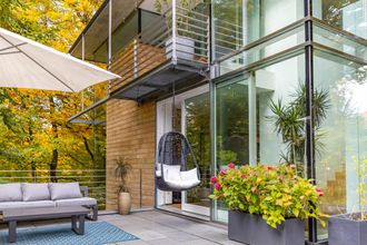 Glas und Lichtspiel vereinen Design und Natur.