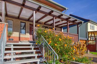 Eingangsbereich mit überdachter Terrasse