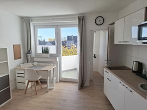 Zimmeransicht mit Balkon