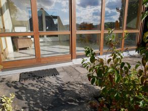 kleine Terrasse vor dem Wintergarten