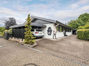 Hausansicht - Zufahrt