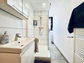 Neues Bad mit Fenster und Dusche